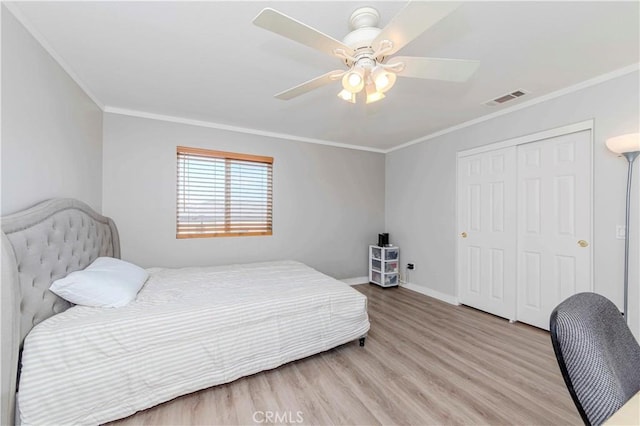 9135 W Rancho Park Cir, Rancho Cucamonga, CA 91730 - bedroom with wood finished floors, crown molding, baseboards, a closet, and a ceiling fan