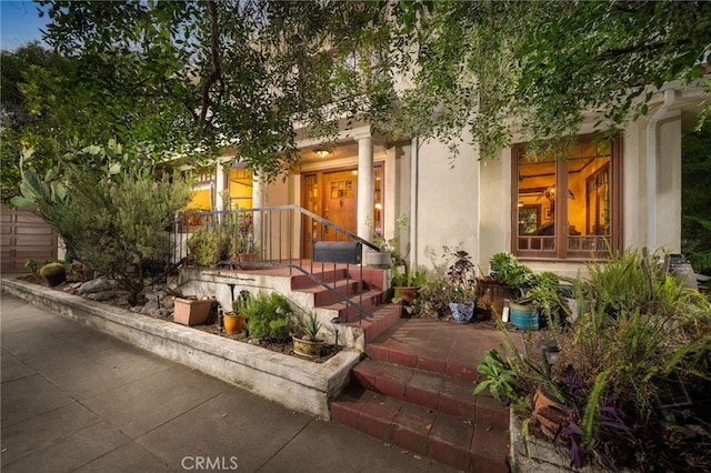 125 W 11th St, Claremont, CA 91711 - view of front of home with stucco siding