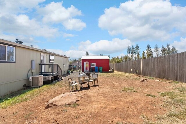 1863 Norwood Dr, Paradise, CA 95969 - fenced backyard with central air condition unit and an outbuilding