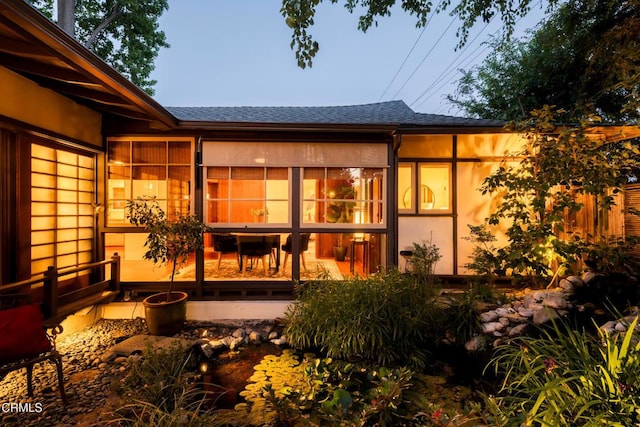 1364 N Harding Ave, Pasadena, CA 91104 - back of property featuring a sunroom and roof with shingles