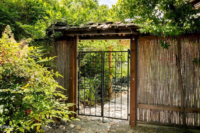 1364 N Harding Ave, Pasadena, CA 91104 - view of gate