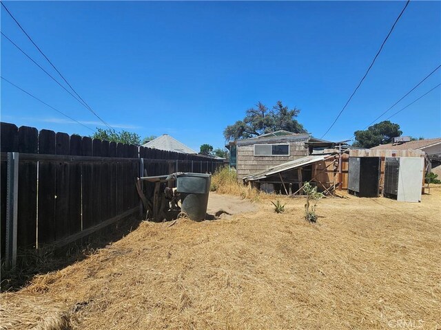 415 E Florinda St, Hanford, CA 93230 - view of yard