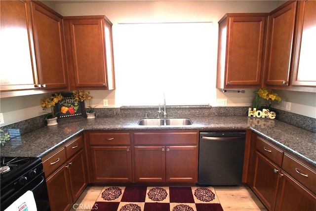 691 Pinot Blanc Ct, Los Banos, CA 93635 - kitchen featuring dishwashing machine and a sink