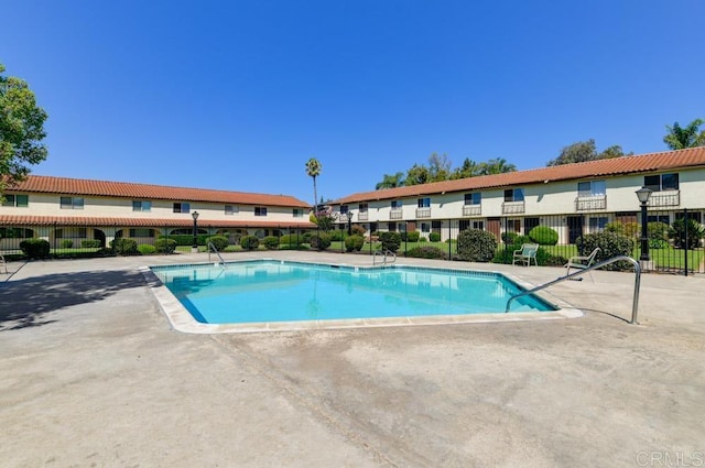 264 Espanas Gln, Escondido, CA 92026 - community pool with a patio area