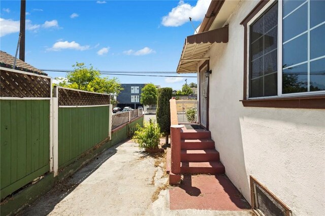 1222 N Virgil Ave, Los Angeles, CA 90029 - view of yard