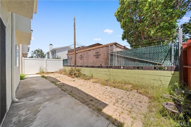 4431 W 138th St Unit B, Hawthorne, CA 90250 - fenced backyard with a patio area