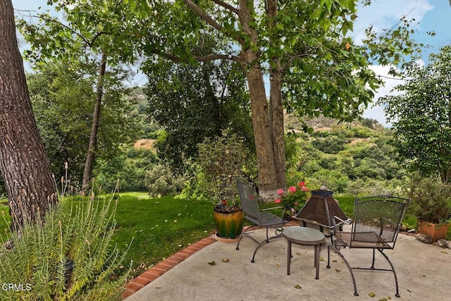 2025 Rosemont Ave Unit 2, Pasadena, CA 91103 - view of patio / terrace