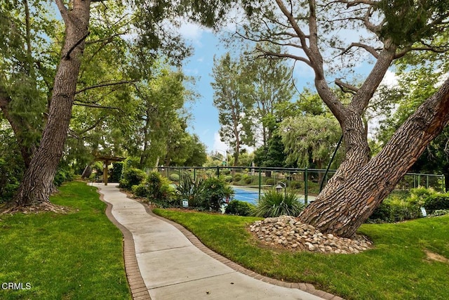 2025 Rosemont Ave Unit 2, Pasadena, CA 91103 - surrounding community featuring a tennis court