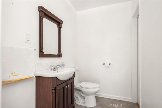 4660 Whitney Dr, El Monte, CA 91731 - half bathroom featuring vanity, toilet, and baseboards
