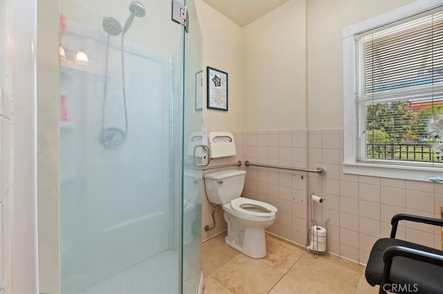 3845 10th St, Riverside, CA 92501 - full bath featuring a shower stall, toilet, tile walls, tile patterned floors, and a wainscoted wall