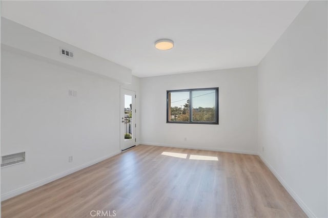 900 Cedar St Unit 308, El Segundo, CA 90245 - unfurnished room featuring light wood finished floors and baseboards