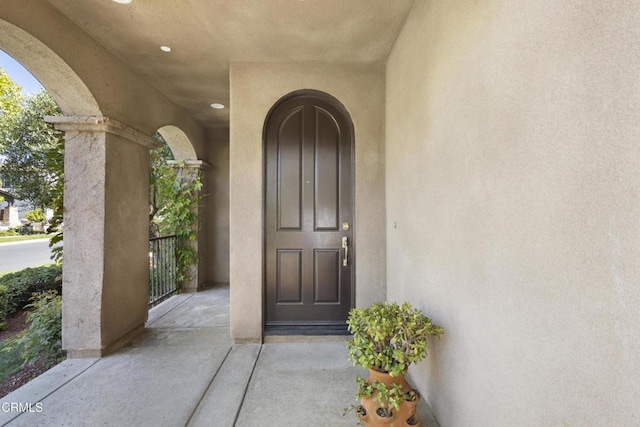 1315 Donegal Way, Oxnard, CA 93035 - doorway to property featuring stucco siding