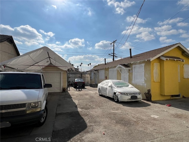 702 W Vernon Ave, Los Angeles, CA 90037 - view of side of home featuring an outdoor structure