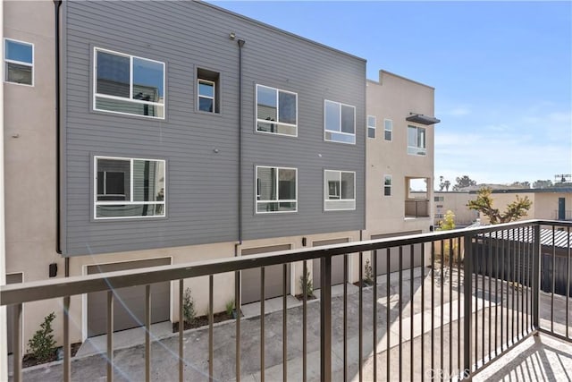 94231/2 N Sepulveda Blvd Unit 4, North Hills, CA 91343 - view of balcony