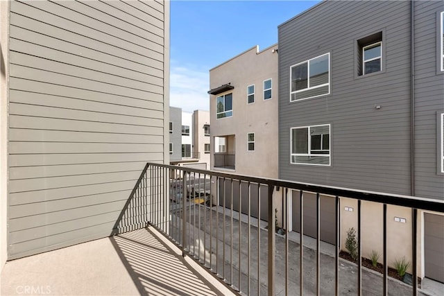 94231/2 N Sepulveda Blvd Unit 4, North Hills, CA 91343 - view of balcony