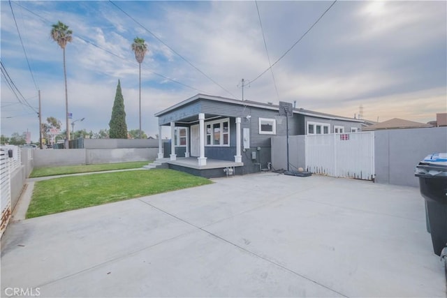 5837 Esperanza Ave, Whittier, CA 90606 - rear view of house featuring covered porch