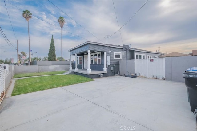 5837 Esperanza Ave, Whittier, CA 90606 - rear view of house featuring covered porch
