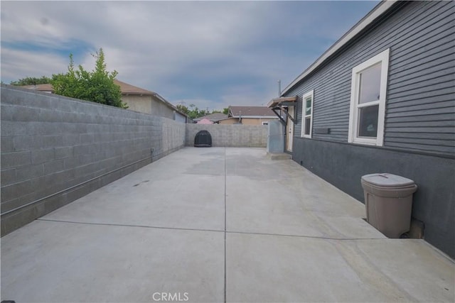 5837 Esperanza Ave, Whittier, CA 90606 - fenced backyard with a patio