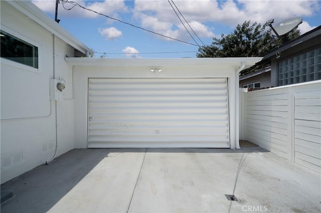 3037 Pacific Ave, Long Beach, CA 90806 - garage featuring concrete driveway