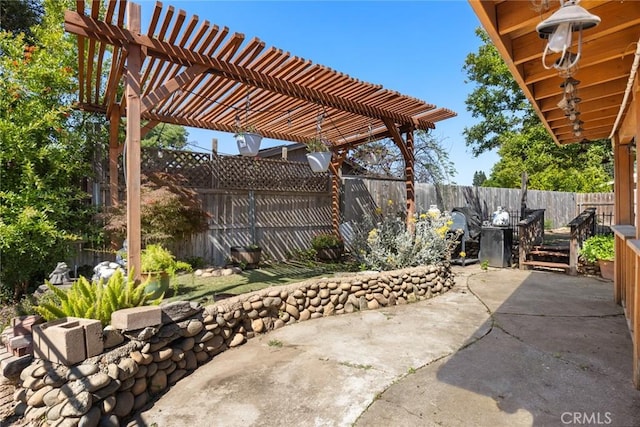 2 Comstock Rd, Chico, CA 95928 - fenced backyard featuring a patio area and a pergola