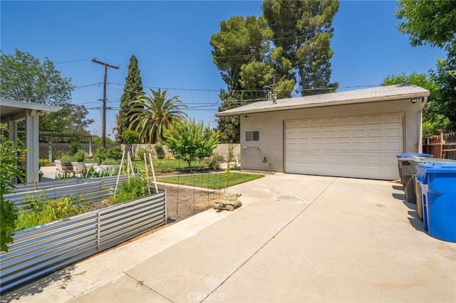 7191 Nixon Dr, Riverside, CA 92504 - detached garage with a vegetable garden