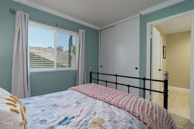 12983 Camden Ct, Moorpark, CA 93021 - bedroom with wood finished floors, ornamental molding, baseboards, and a closet