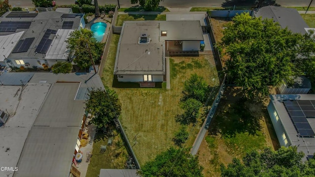 7745 Geyser Ave, Reseda, CA 91335 - bird's eye view of a pool area