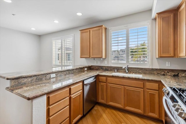 3023 Pacific Palm Way, San Diego, CA 92117 - kitchen featuring stainless steel appliances, plenty of natural light, light wood finished floors, a sink, and recessed lighting