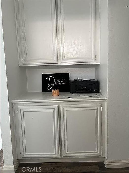 37713 57th St E, Palmdale, CA 93552 - bar with baseboards