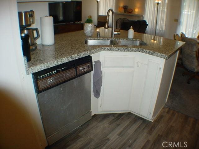 1412 Colonial Way, San Jacinto, CA 92583 - kitchen with stainless steel dishwasher, a sink, dark wood finished floors, and open floor plan