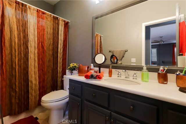 40203 Grenache Ct, Murrieta, CA 92563 - bathroom with vanity, toilet, a shower with curtain, and ceiling fan