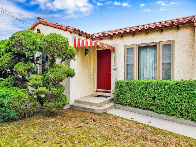 639 Magnolia Ave, Inglewood, CA 90301 - doorway to property with stucco siding and a tiled roof