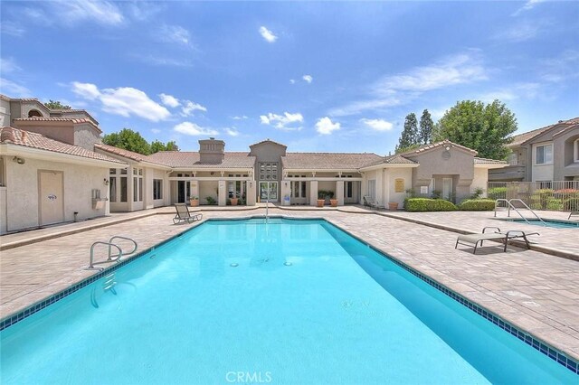 1995 Las Colinas Cir Unit 307, Corona, CA 92879 - community pool with a patio area