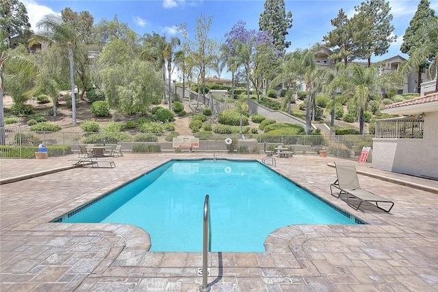 1995 Las Colinas Cir Unit 307, Corona, CA 92879 - community pool with a patio area