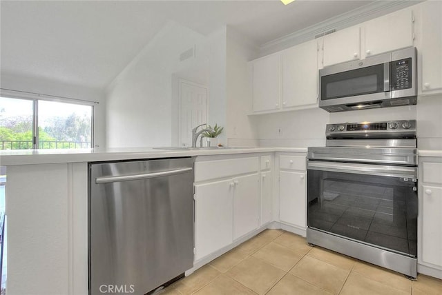 1995 Las Colinas Cir Unit 307, Corona, CA 92879 - kitchen featuring appliances with stainless steel finishes, a sink, a peninsula, and light countertops