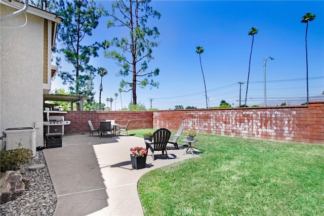 5840 Fairlane Dr, Riverside, CA 92506 - view of yard with a patio