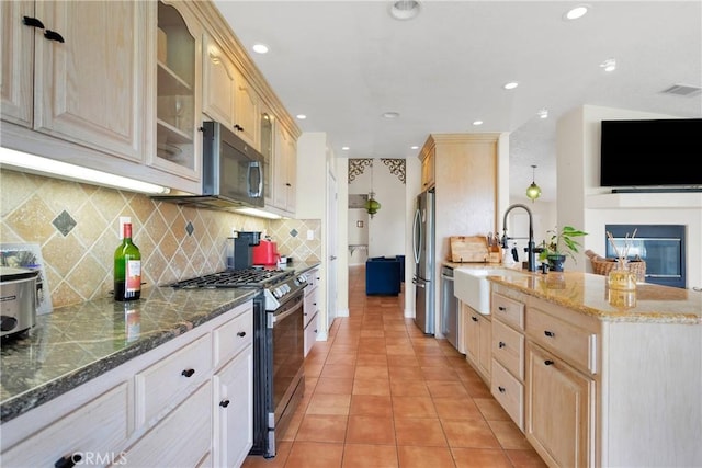 12775 Rain Shadow Rd, Victorville, CA 92395 - photo 14