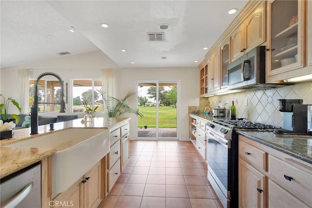 12775 Rain Shadow Rd, Victorville, CA 92395 - photo 15