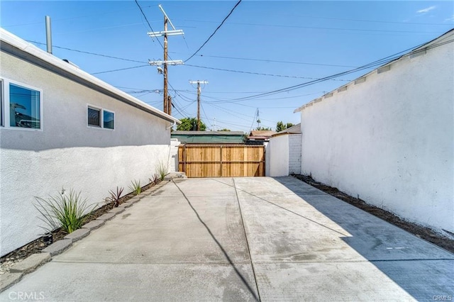 1144311445 Saticoy St, North Hollywood, CA 91605 - view of patio / terrace