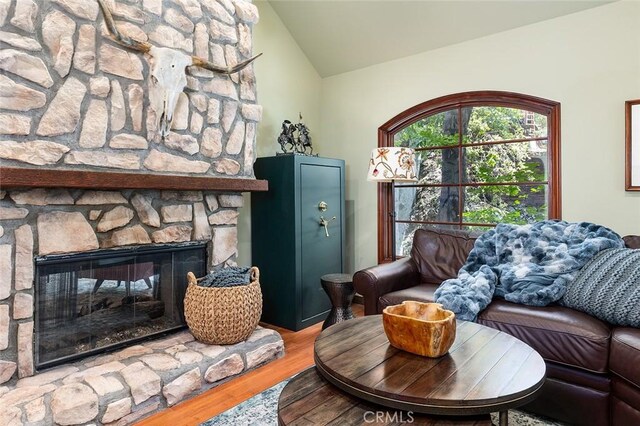 881 Country Club Dr, Burbank, CA 91501 - photo 5