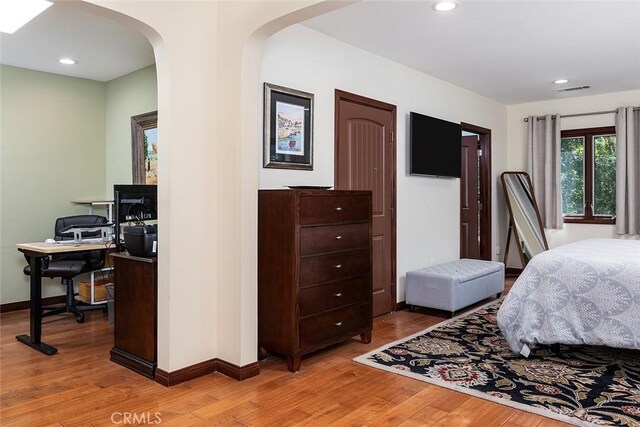 881 Country Club Dr, Burbank, CA 91501 - photo 13