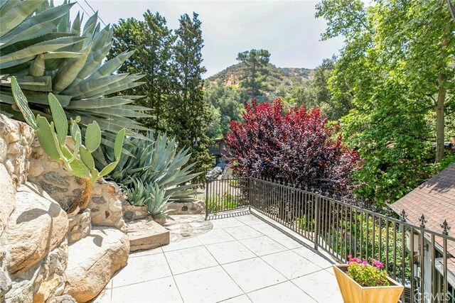 881 Country Club Dr, Burbank, CA 91501 - photo 21
