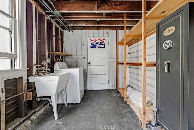 874 41st Ave, San Francisco, CA 94121 - laundry area with washer / dryer