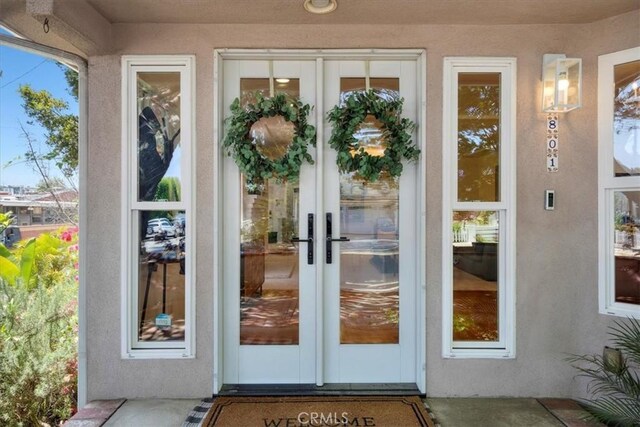 1801 Laurel Ave, Manhattan Beach, CA 90266 - property entrance with french doors and stucco siding