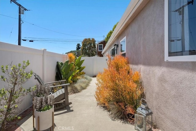 1801 Laurel Ave, Manhattan Beach, CA 90266 - fenced backyard featuring a patio area