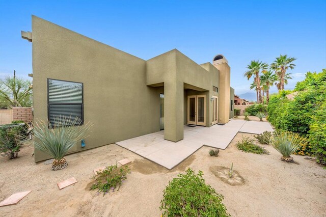 74158 Pele Pl, Palm Desert, CA 92211 - back of property featuring stucco siding and a patio area