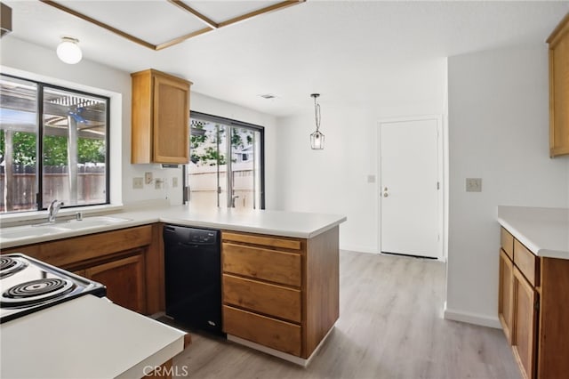 7000 Verdure Way, Elk Grove, CA 95758 - kitchen featuring a peninsula, dishwasher, light wood-style flooring, and light countertops