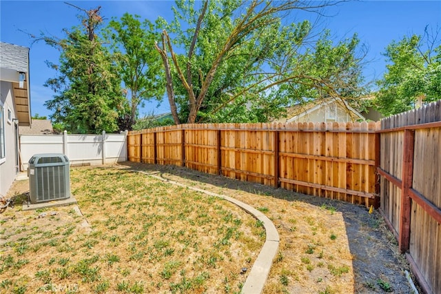 7000 Verdure Way, Elk Grove, CA 95758 - view of yard featuring central AC