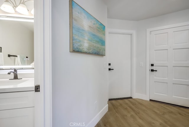 658 S Webster Ave Unit 4, Anaheim, CA 92804 - entryway featuring light wood finished floors and baseboards