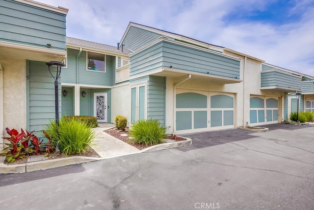 658 S Webster Ave Unit 4, Anaheim, CA 92804 - view of building exterior with driveway